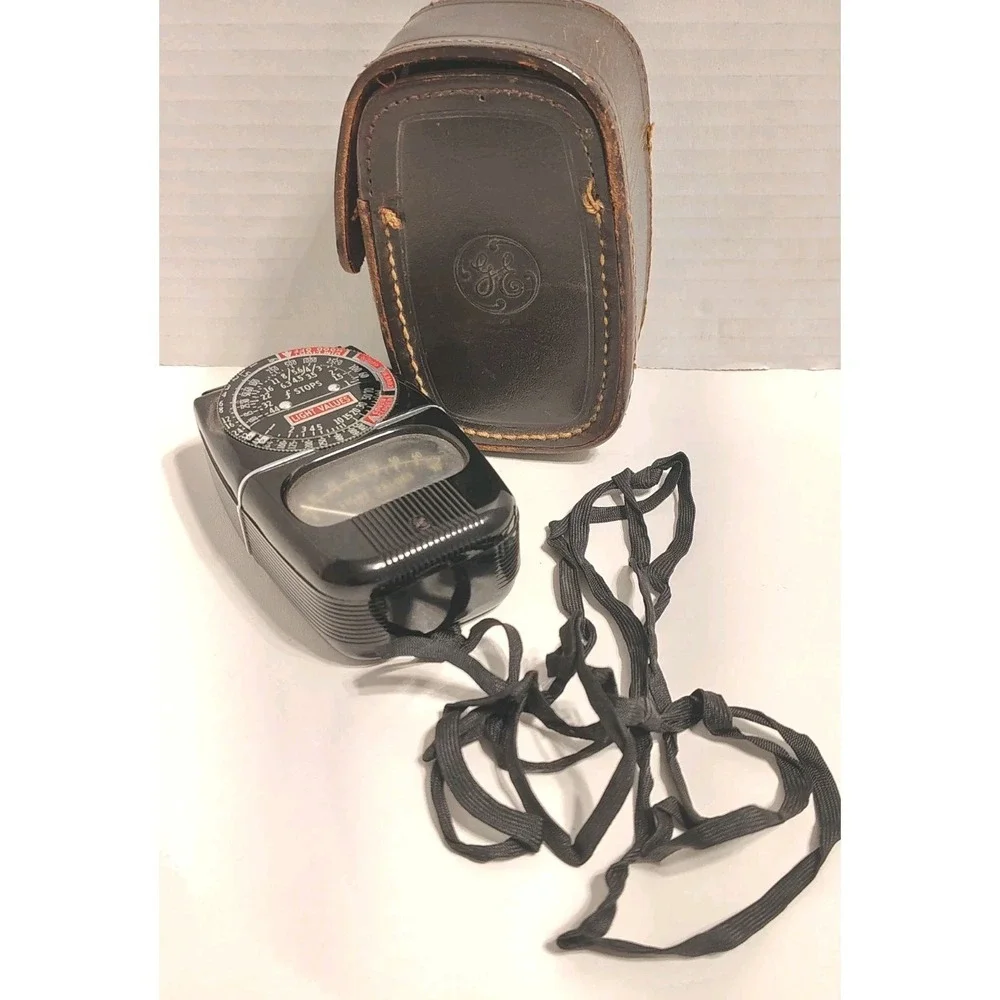 Vtg GE Light Exposure Meter Model 8DW58Y1 General Electric With Leather Case